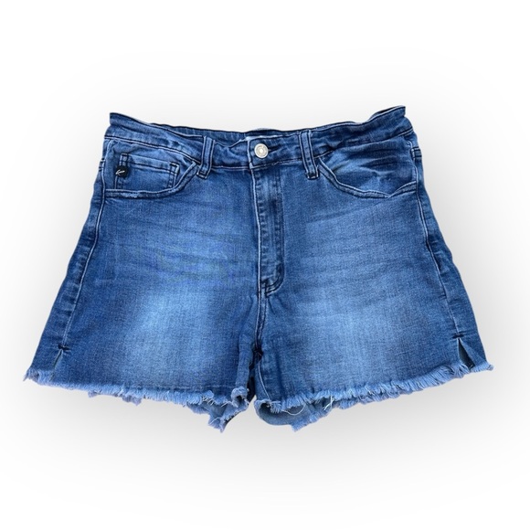 Kan Can medium wash size 29 or size 11 jean shorts with frayed bottom